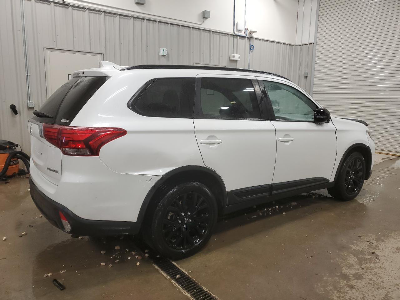 2018 Mitsubishi Outlander - Image 3