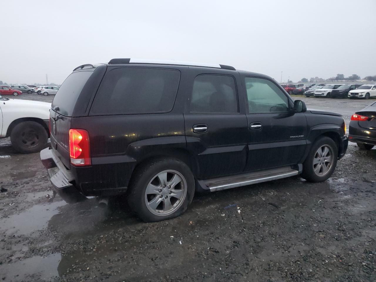 2005 Cadillac Escalade - Image 3