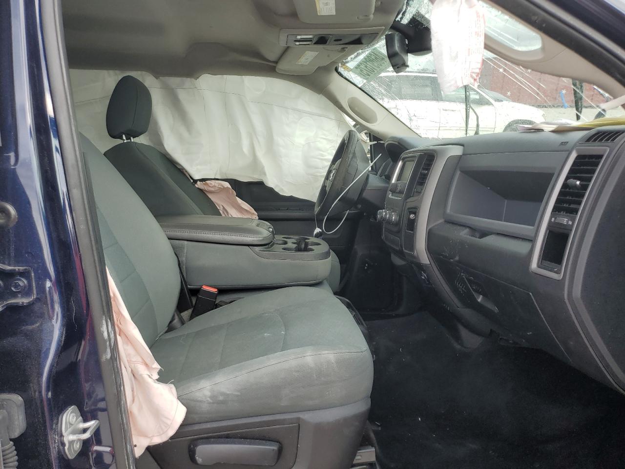 2016 RAM 1500 - Image 7