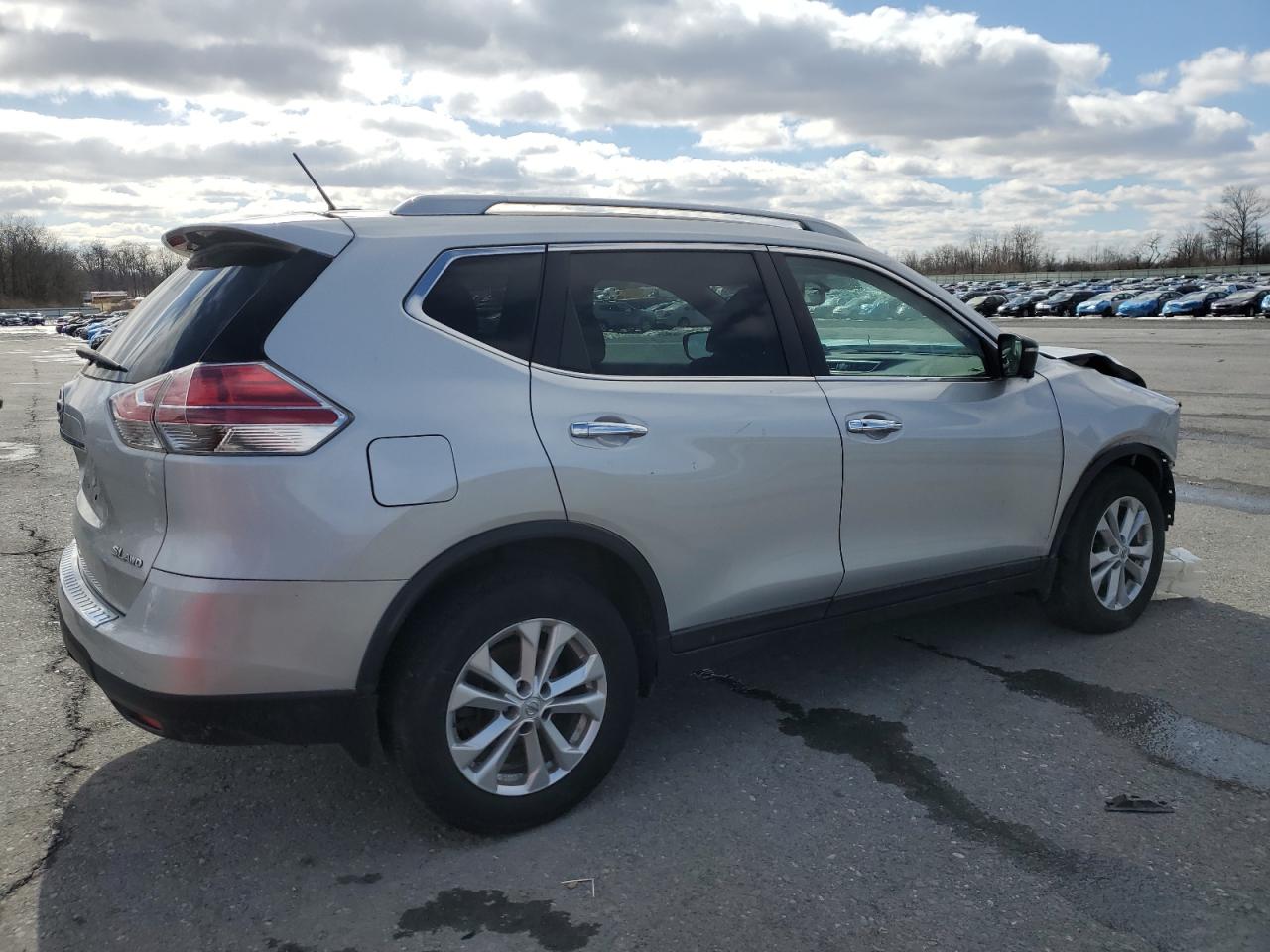 2016 Nissan Rogue - Image 3
