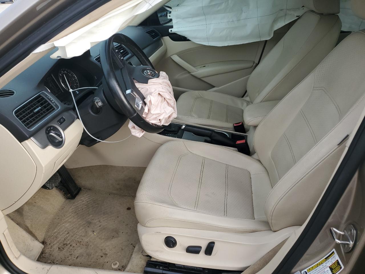 2015 Volkswagen Passat - Image 7