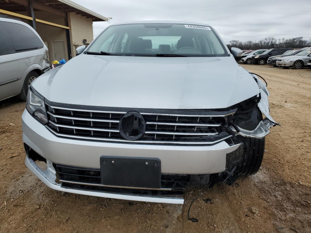 2016 Volkswagen Passat - Image 5