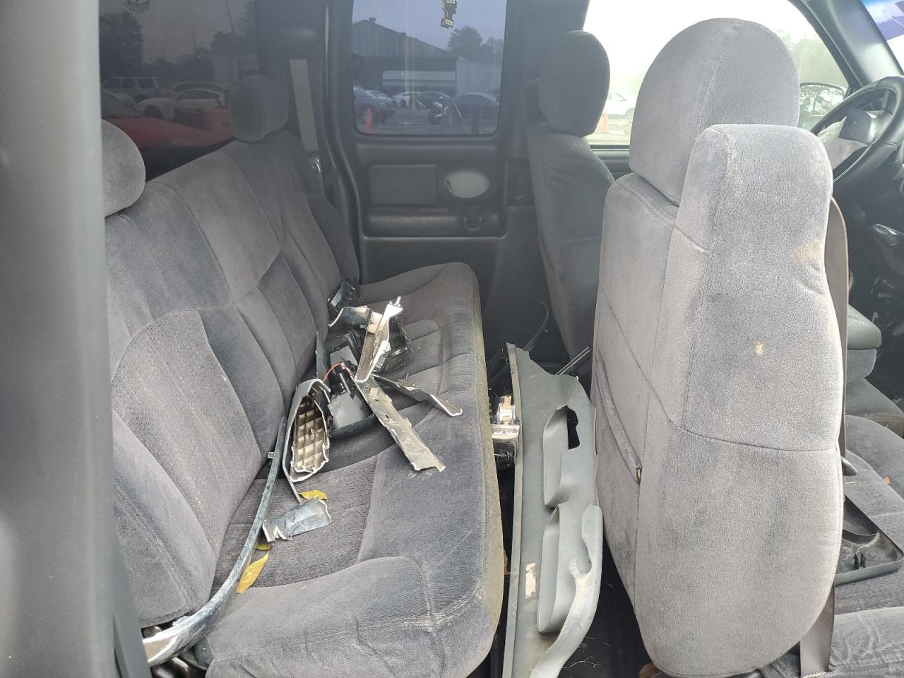 2000 Chevrolet Silverado - Image 10