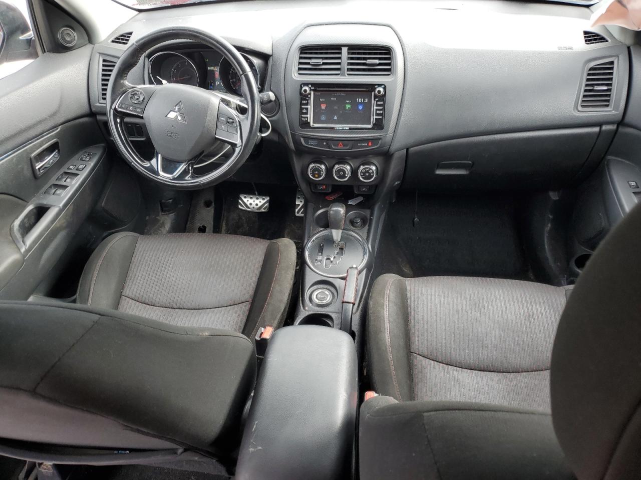 2017 Mitsubishi Outlander - Image 8