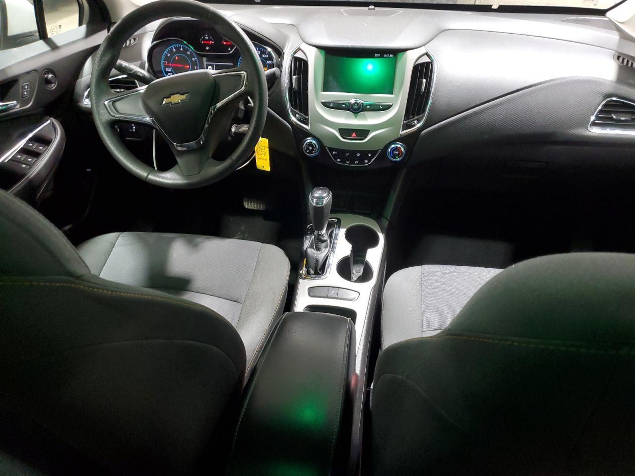 2018 Chevrolet Cruze - Image 8
