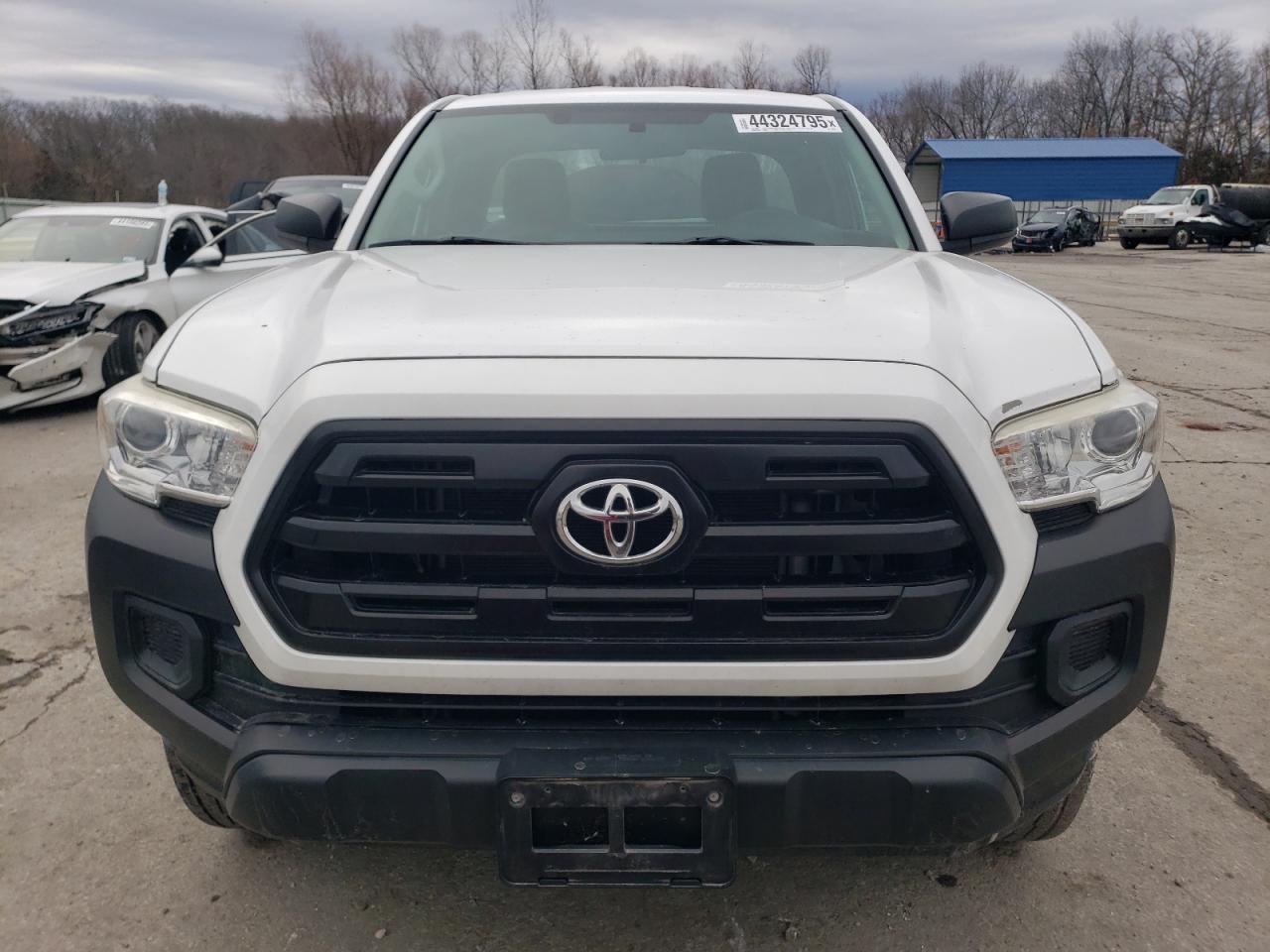 2017 Toyota Tacoma - Image 5