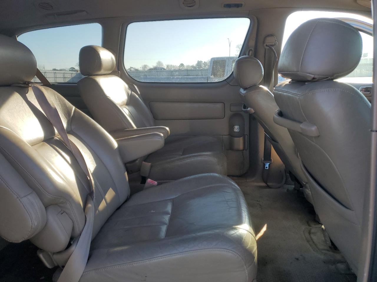 2000 Toyota Sienna - Image 11