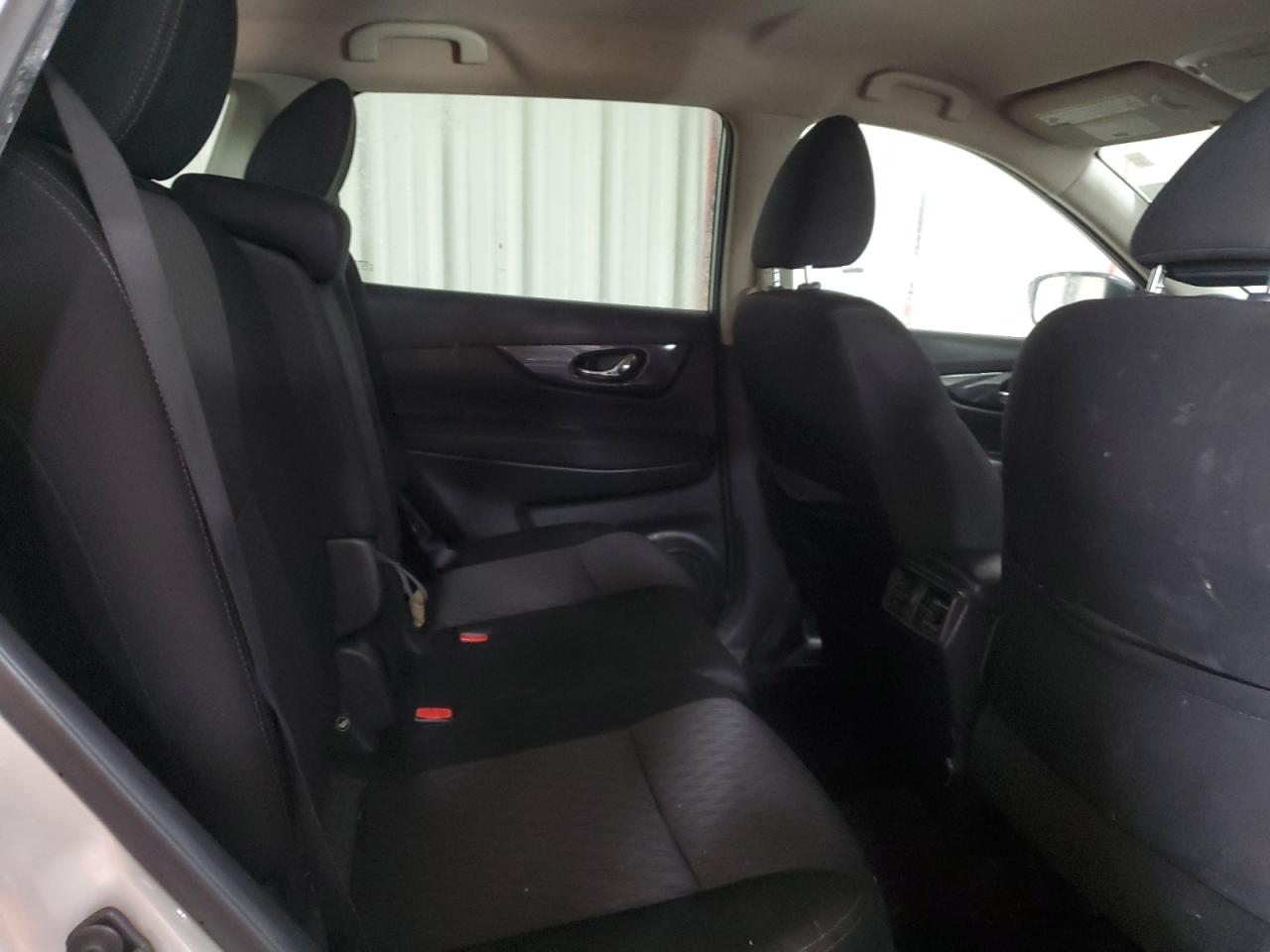 2017 Nissan Rogue - Image 11