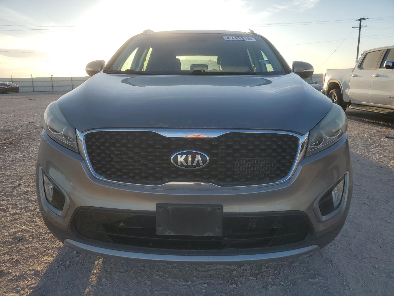 2016 Kia Sorento - Image 5