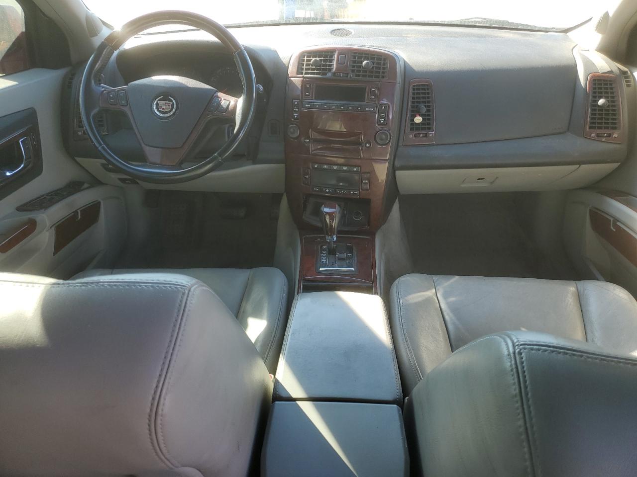 2004 Cadillac SRX - Image 8