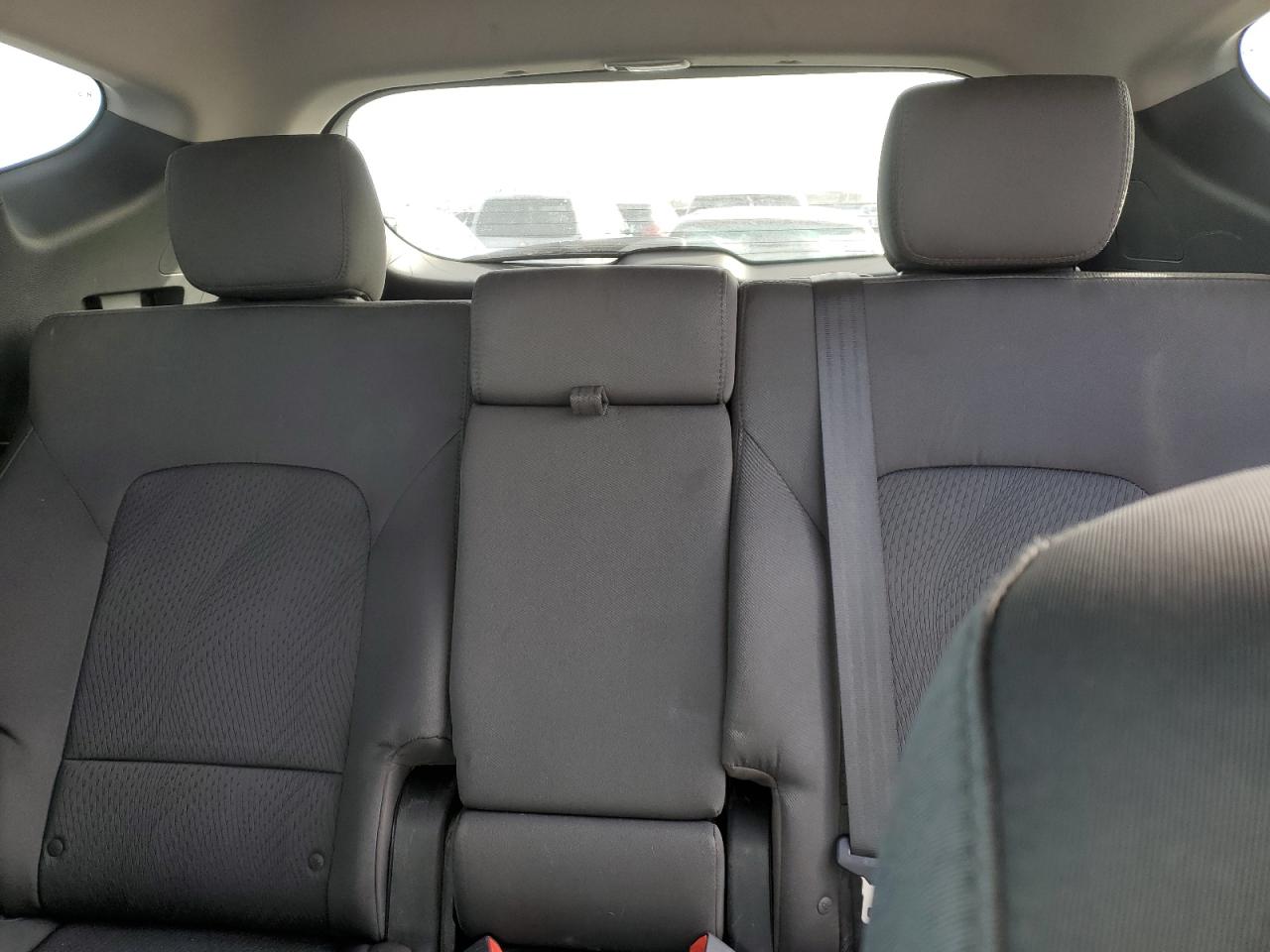 2016 Hyundai Santa Fe - Image 10