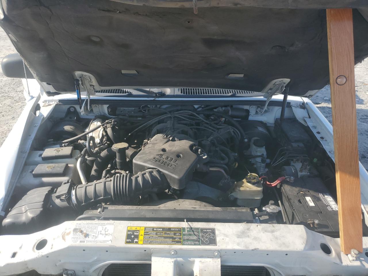 2004 Ford Explorer - Image 12