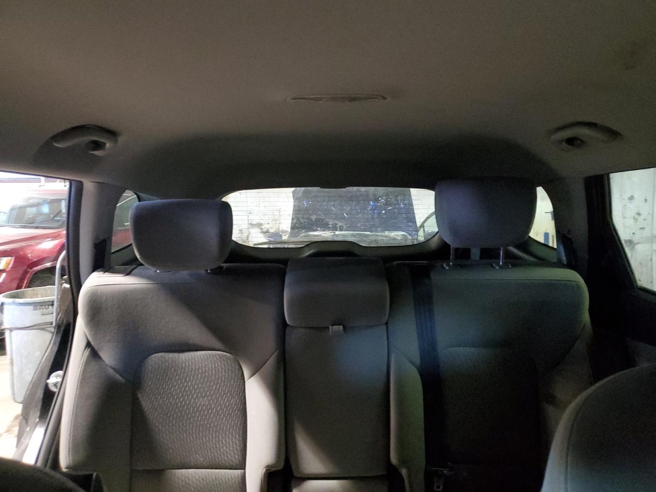 2016 Hyundai Santa Fe - Image 10