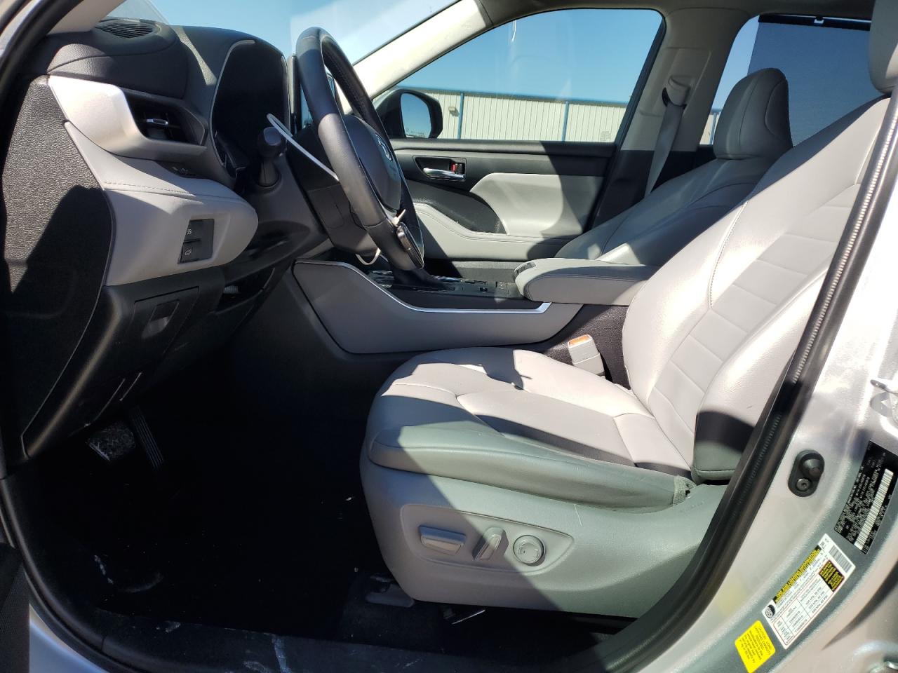 2022 Toyota Highlander - Image 7