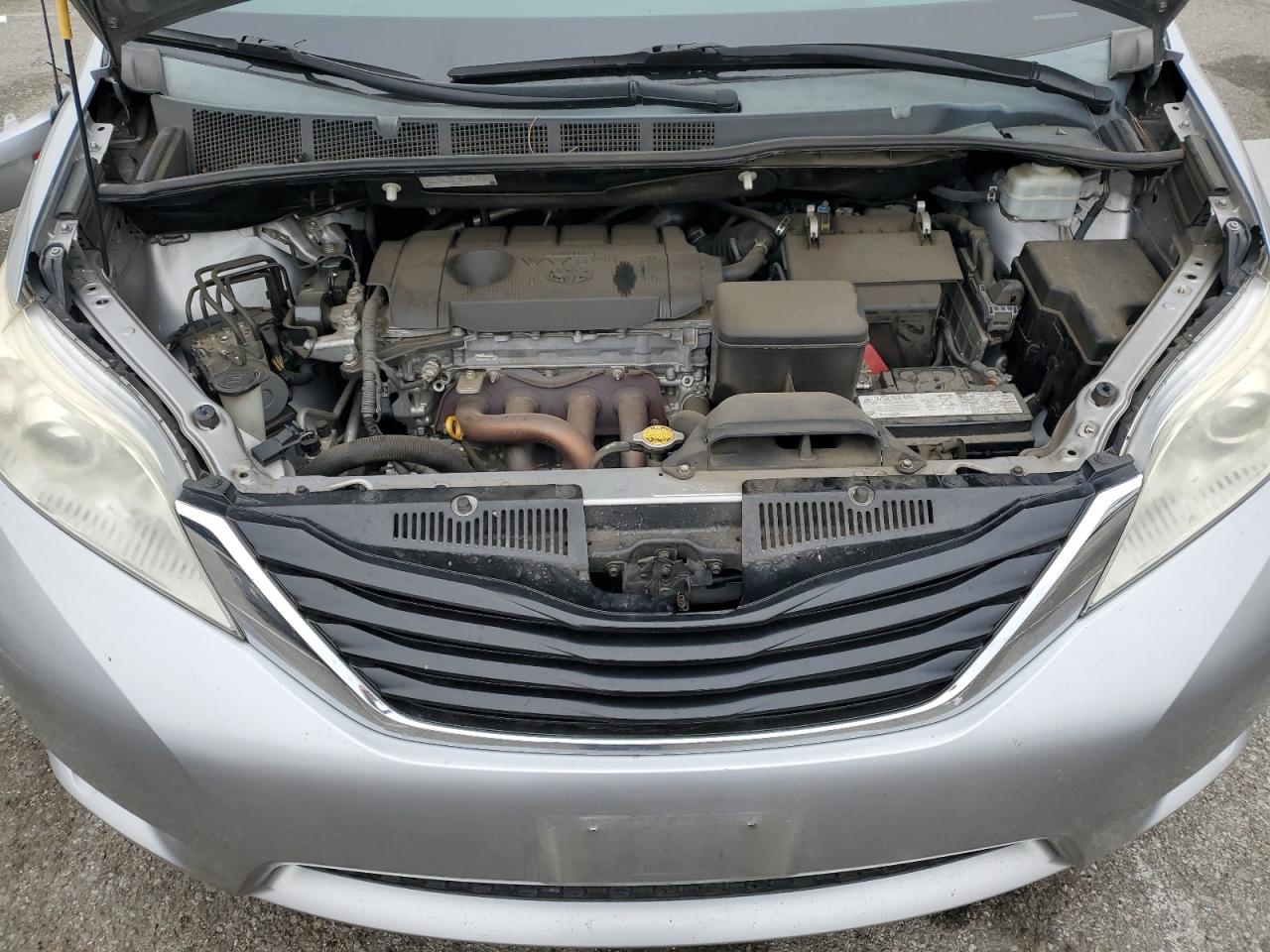 2012 Toyota Sienna - Image 12