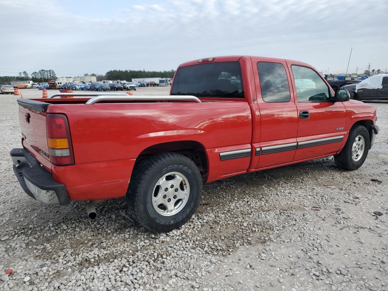 2000 Chevrolet Silverado - Image 3