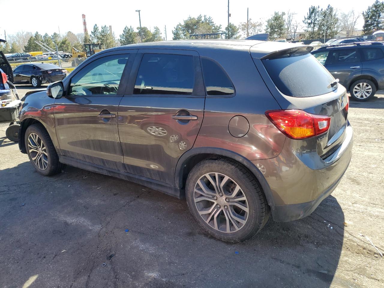 2017 Mitsubishi Outlander - Image 2