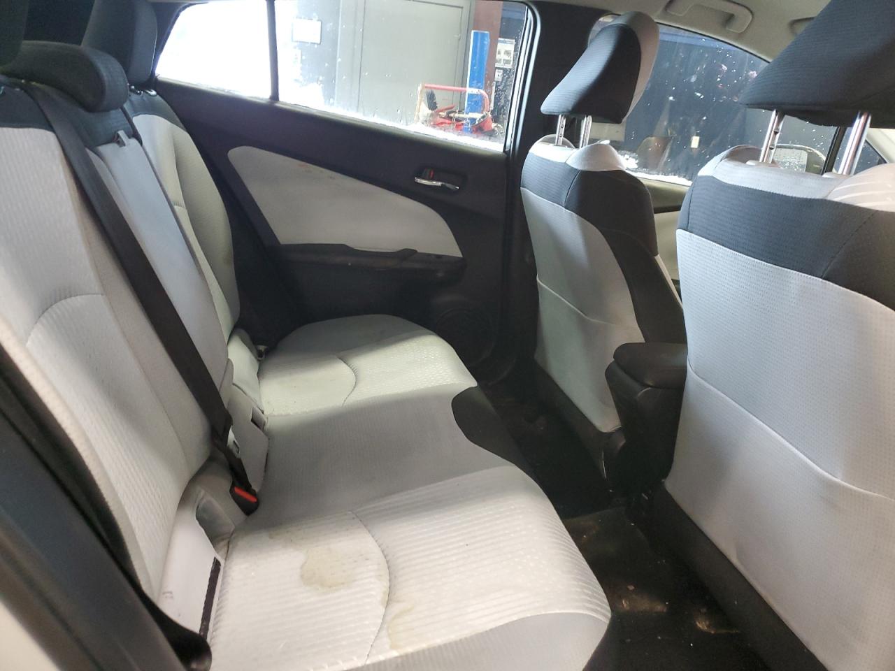 2016 Toyota Prius - Image 10