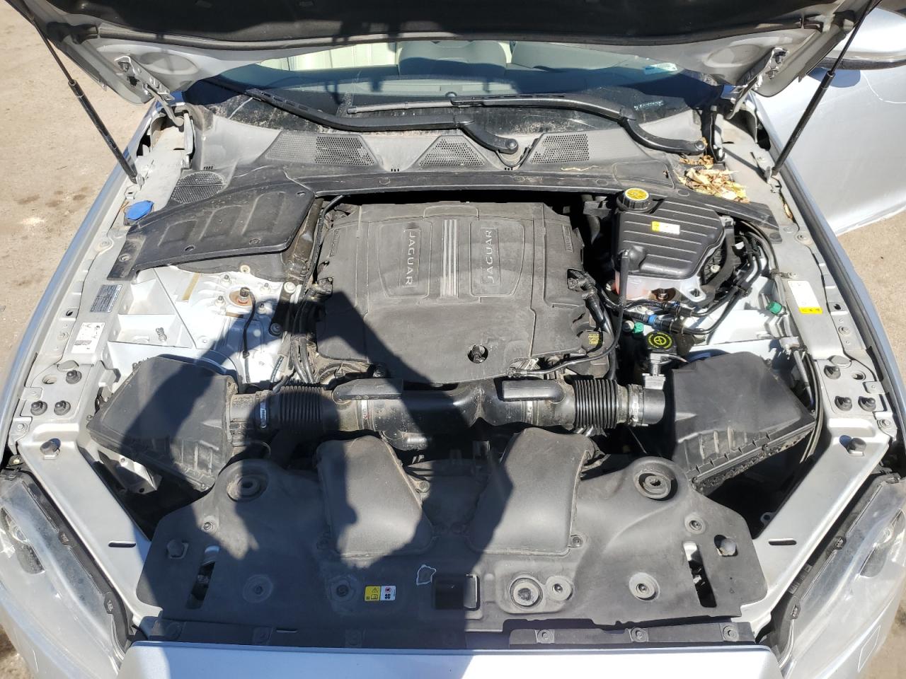 2014 Jaguar XJ - Image 12