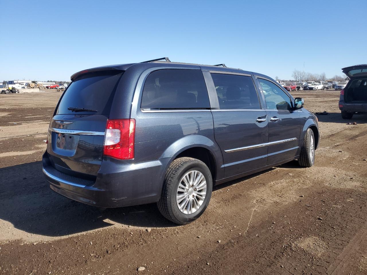 2013 Chrysler Town & Country - Image 3
