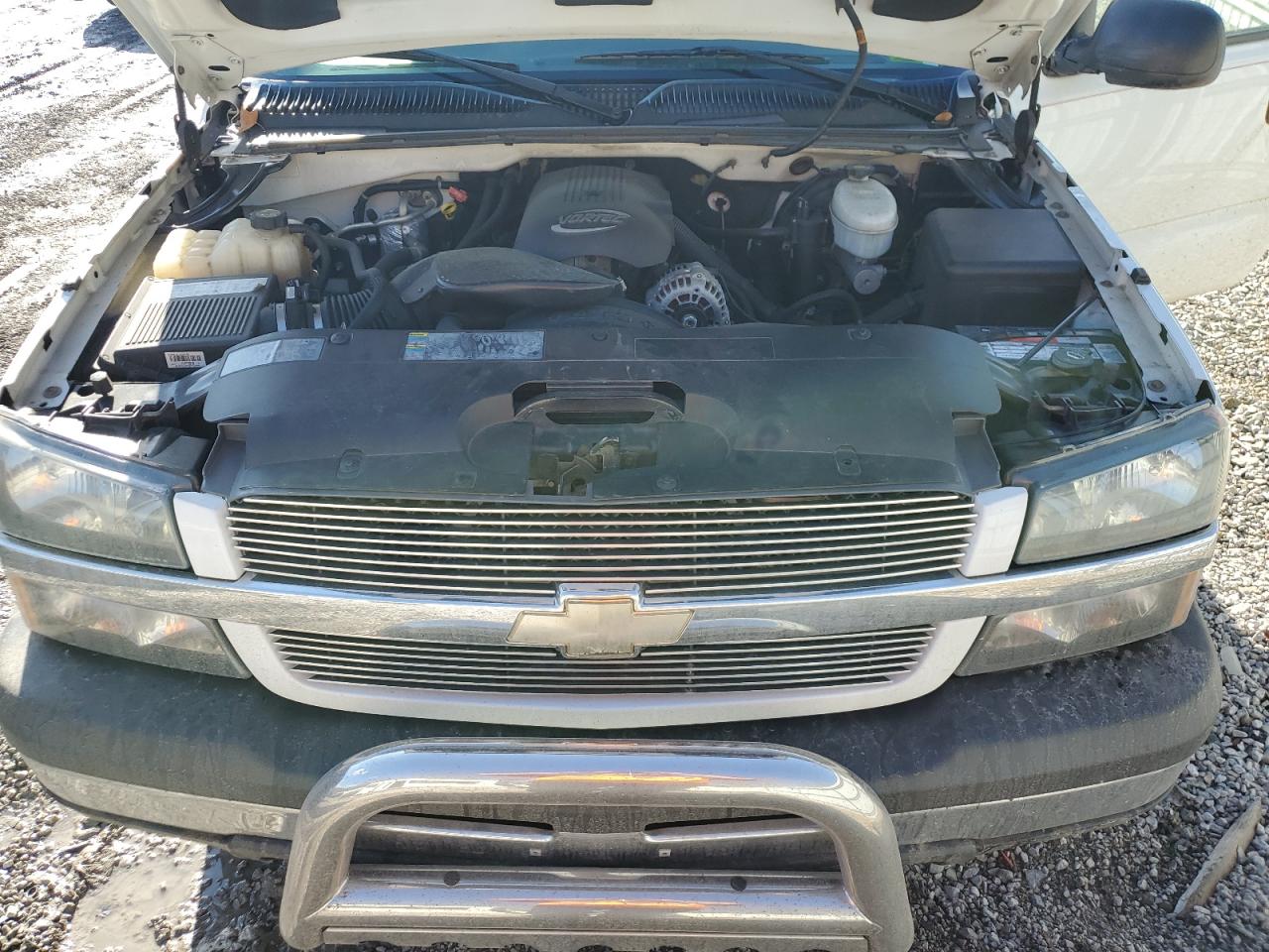 2004 Chevrolet Silverado - Image 11