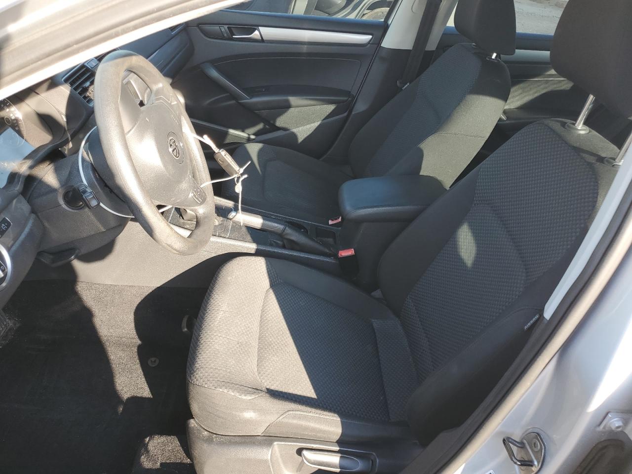 2014 Volkswagen Passat - Image 7