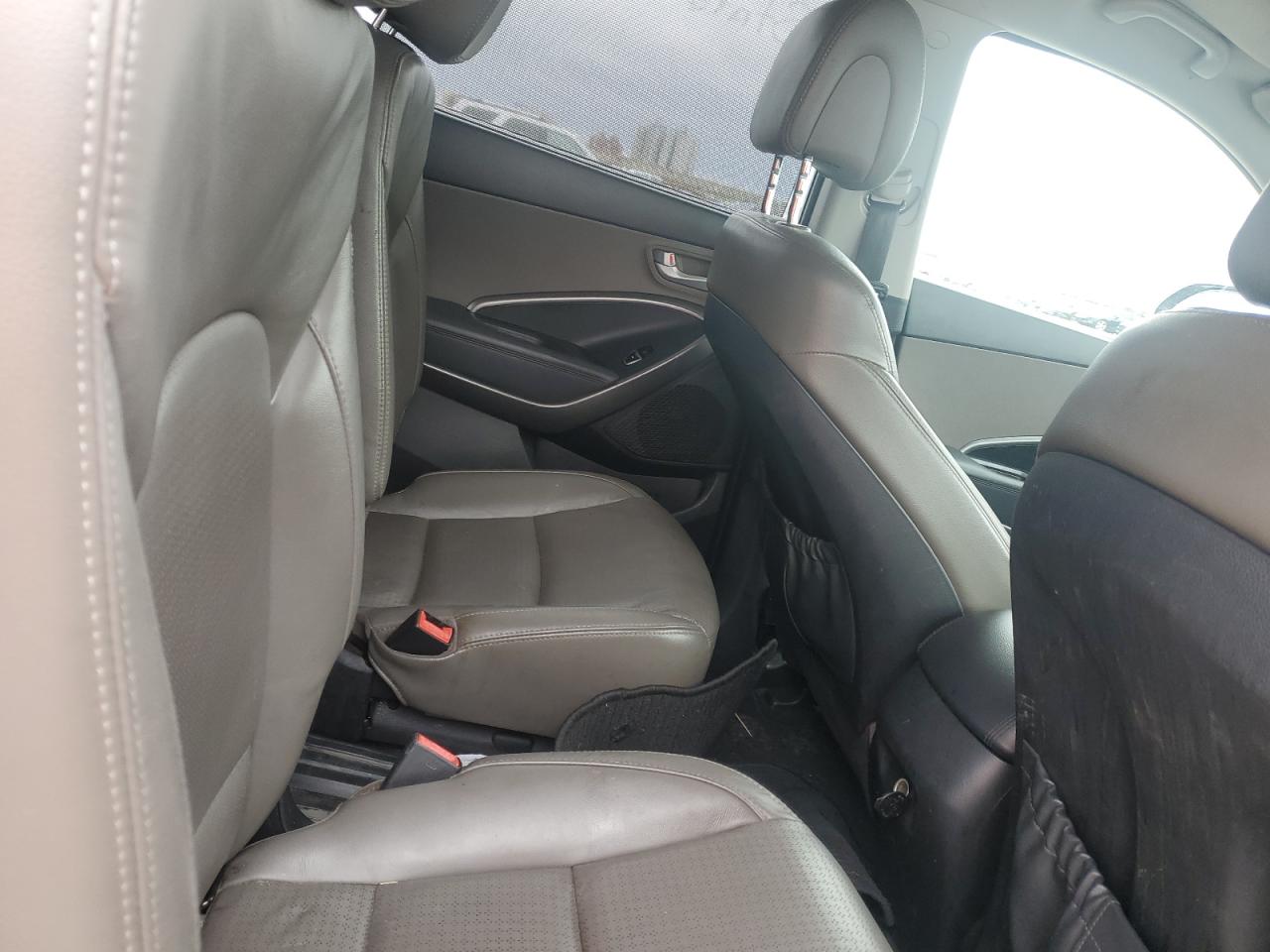 2014 Hyundai Santa Fe - Image 10