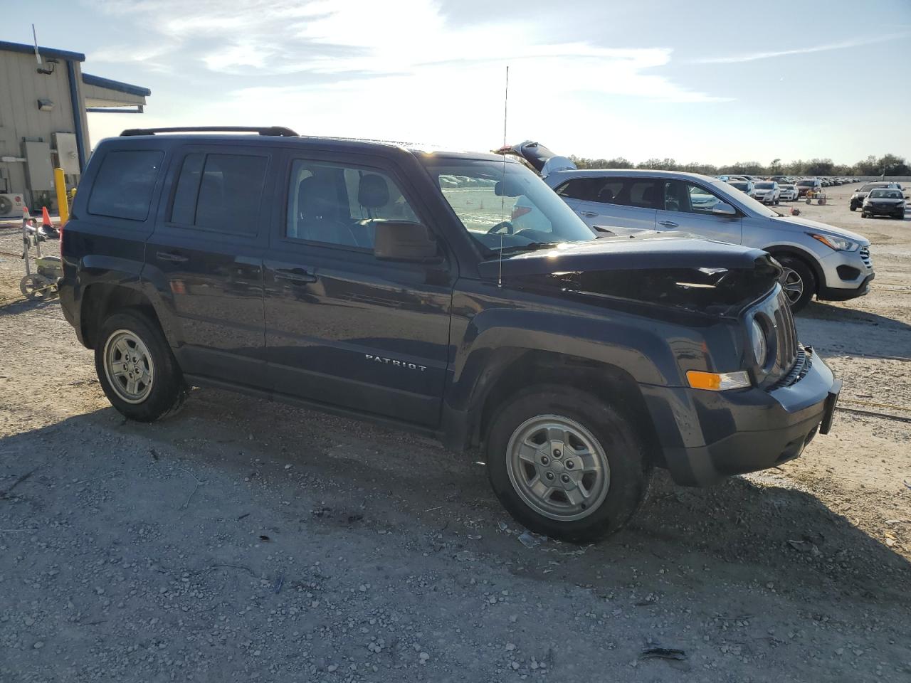 2017 Jeep Liberty (Patriot) - Image 4