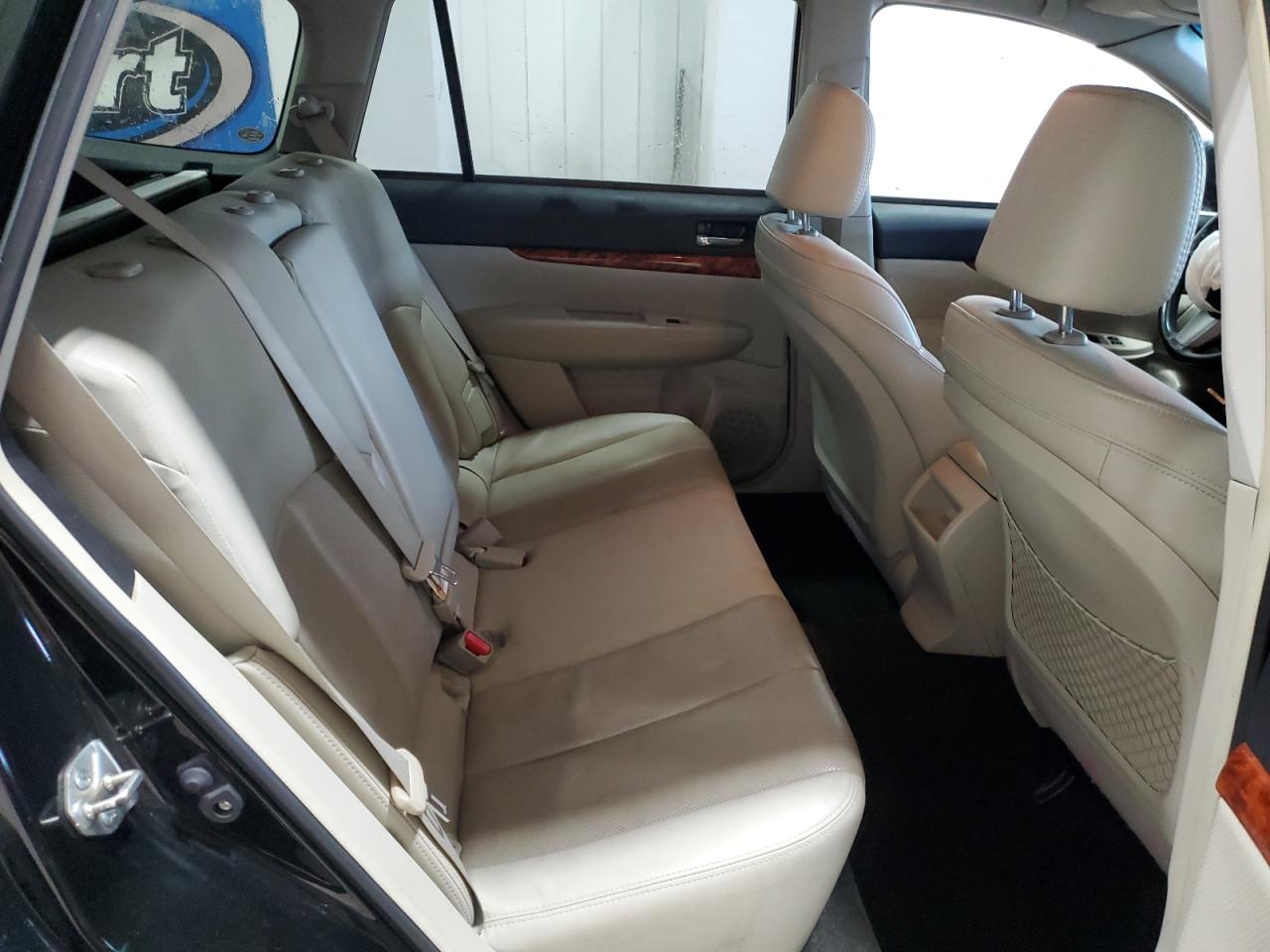2011 Subaru Outback - Image 11