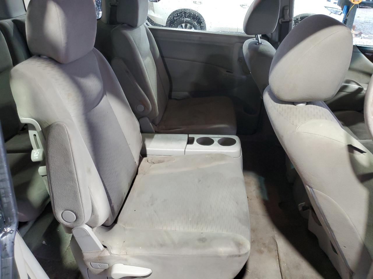 2014 Nissan Quest - Image 11