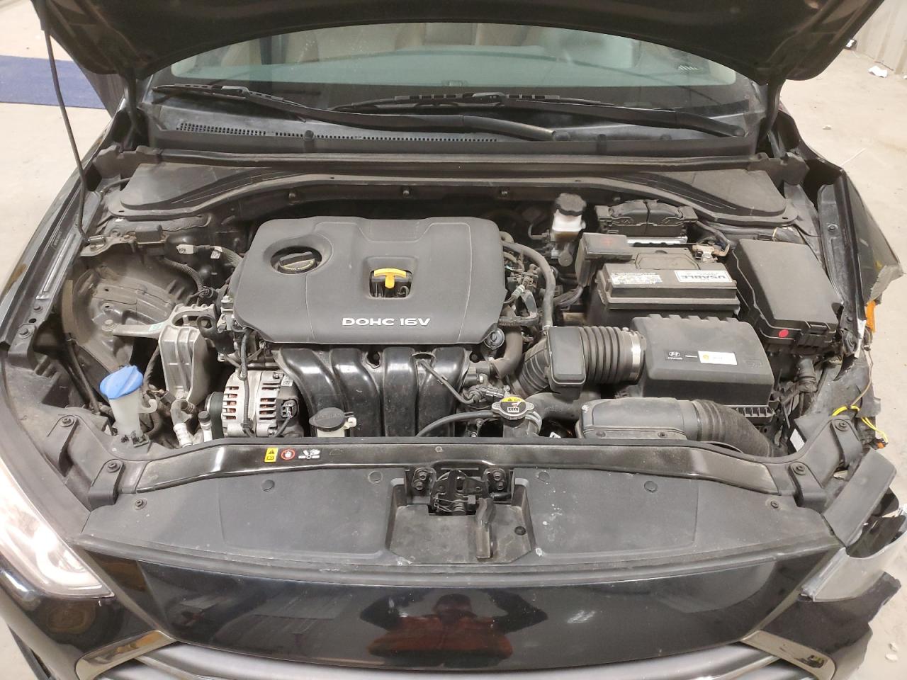 2017 Hyundai Elantra - Image 13