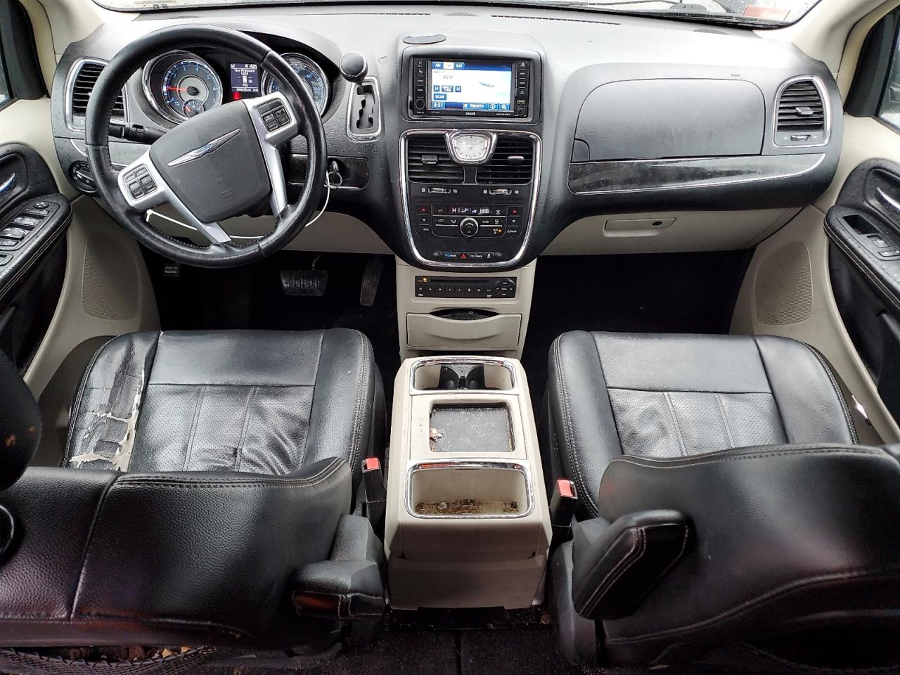 2012 Chrysler Town & Country - Image 8