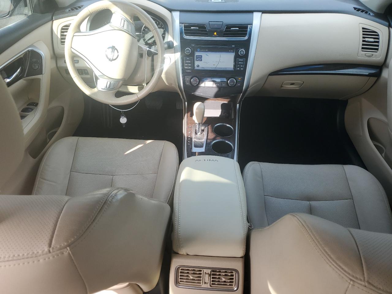 2015 Nissan Altima - Image 8