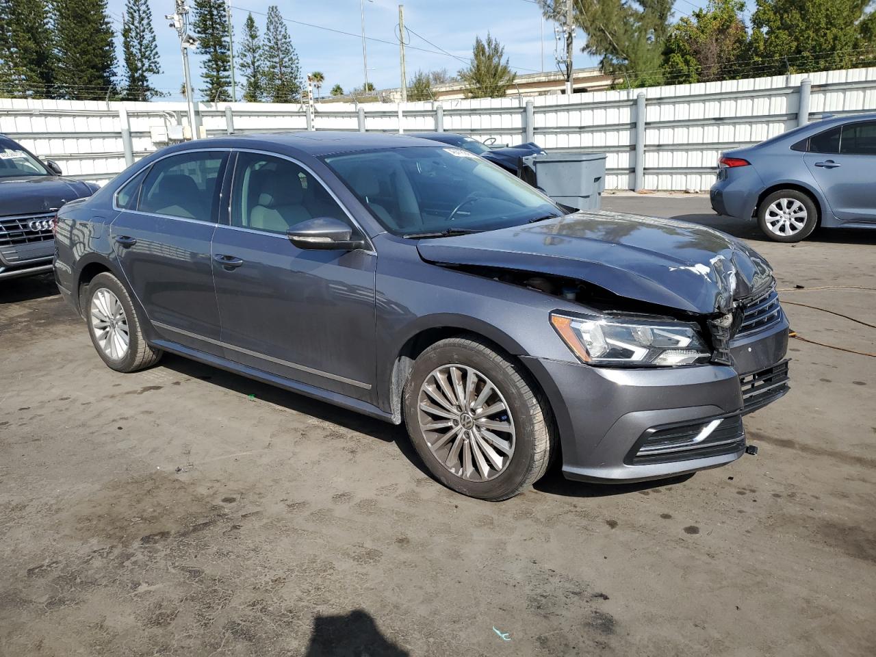 2017 Volkswagen Passat - Image 4