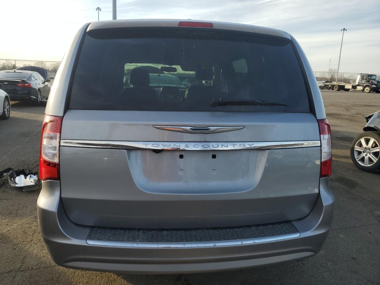 2014 Chrysler Town & Country - Image 6