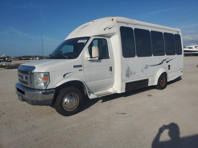 2014 Ford Econoline E350 Super Duty Cutaway Van