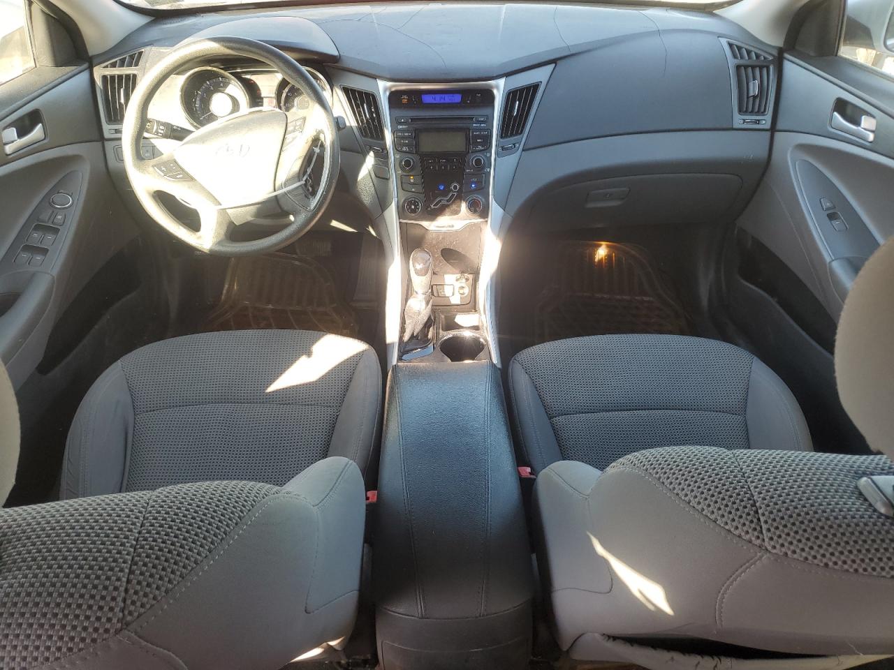 2012 Hyundai Sonata - Image 8