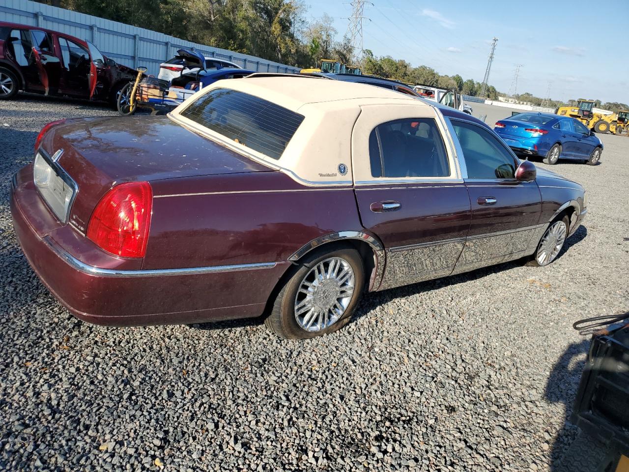 2006 Lincoln Town Car - Image 3