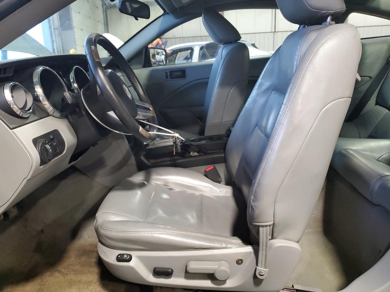 2005 Ford Mustang - Image 7