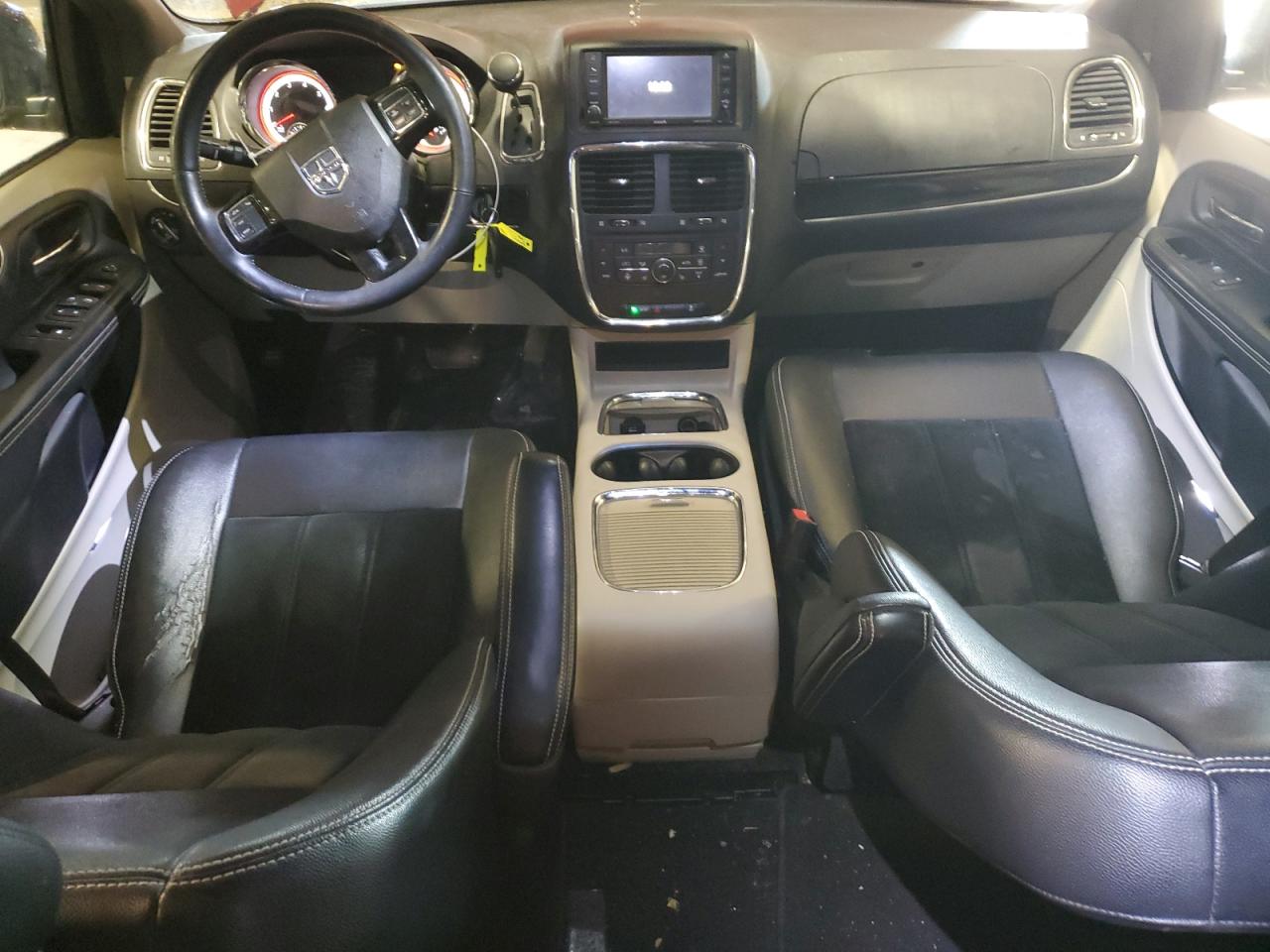 2017 Dodge Caravan - Image 8
