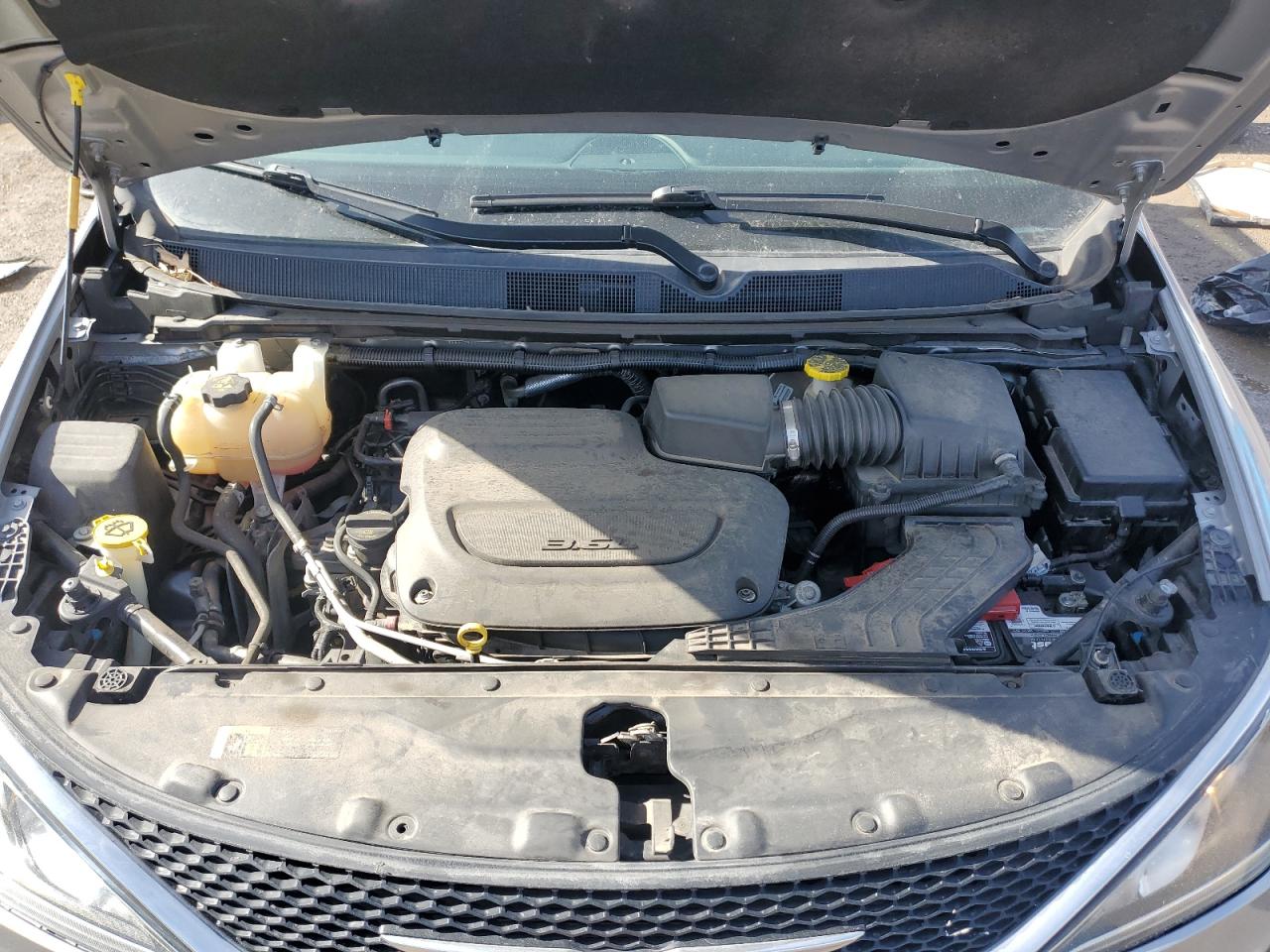 2020 Chrysler Pacifica - Image 12