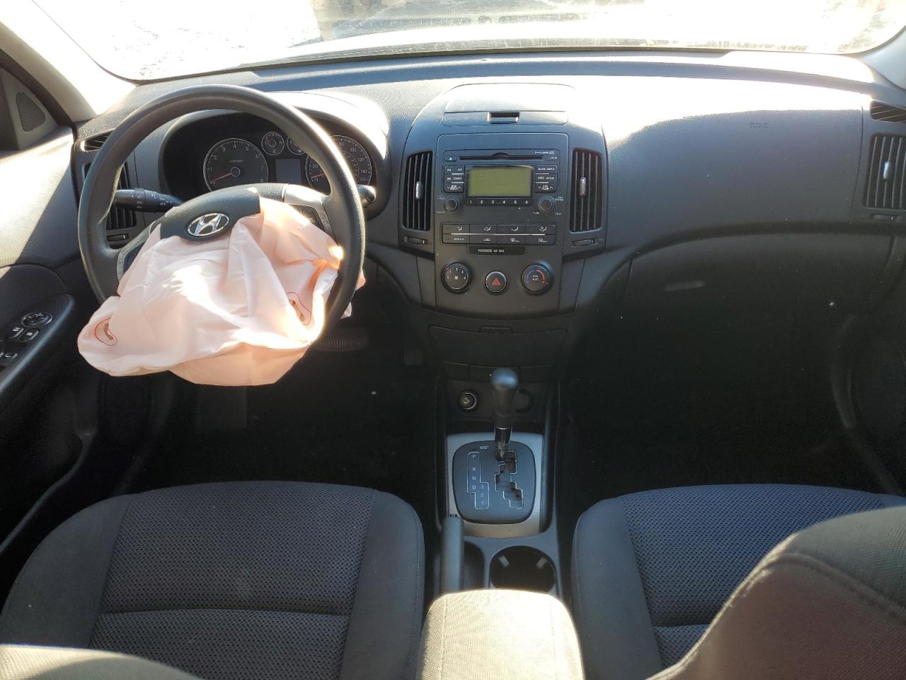 2010 Hyundai Elantra - Image 8