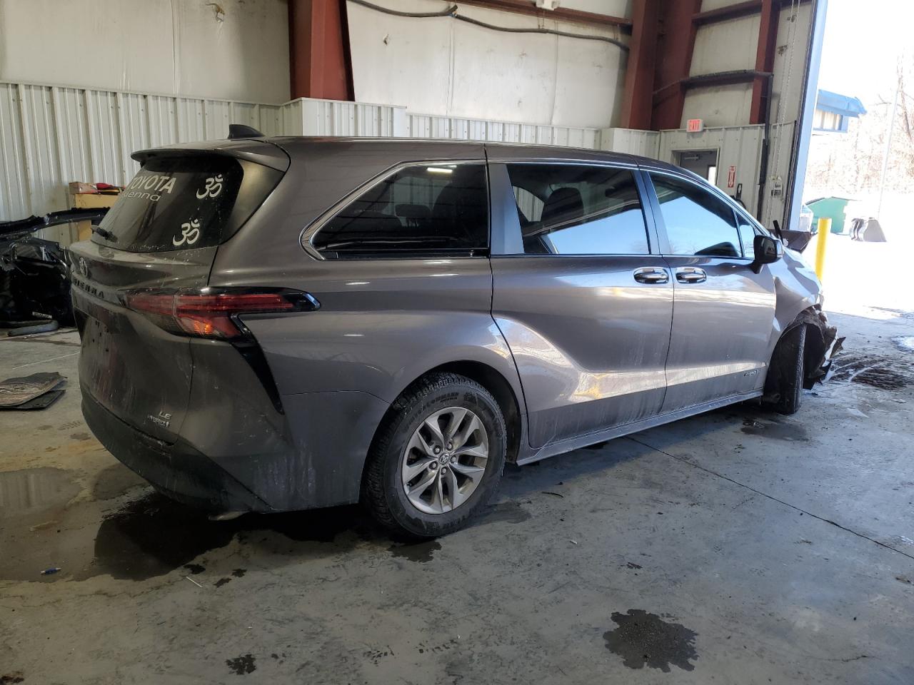 2021 Toyota Sienna - Image 3