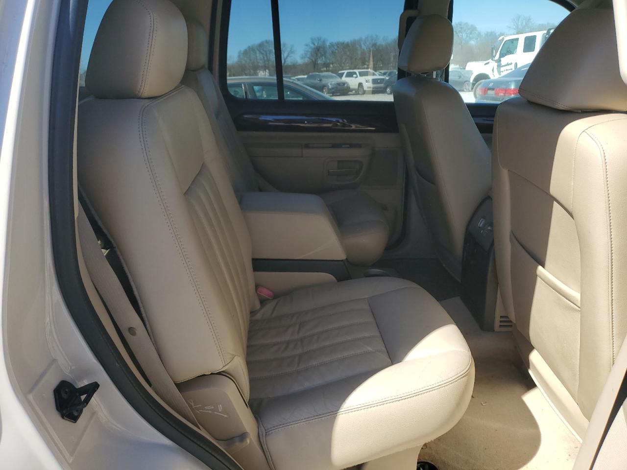 2005 Lincoln Aviator - Image 11