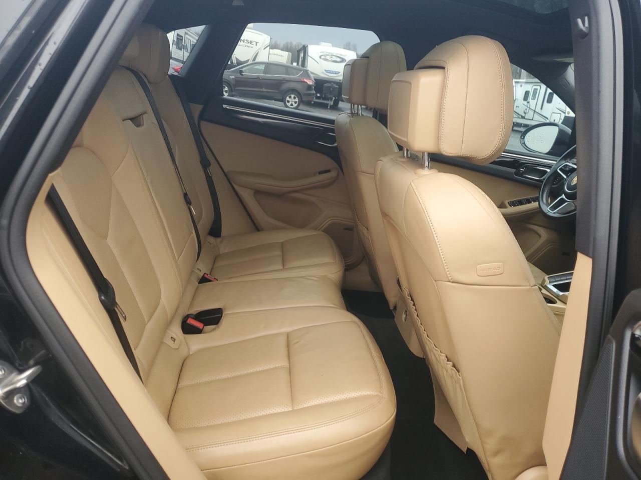 2017 Porsche Macan - Image 11