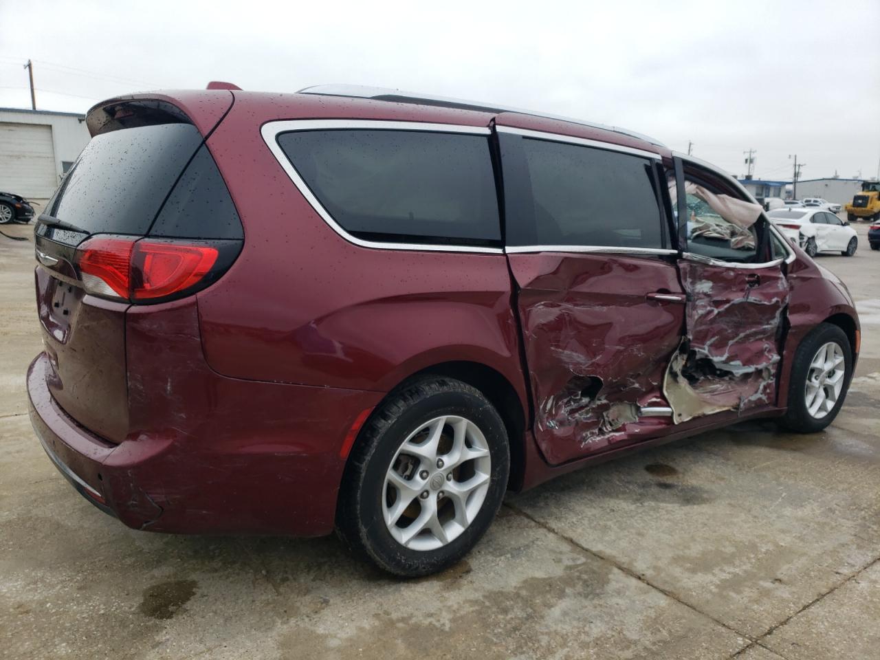 2017 Chrysler Pacifica - Image 3
