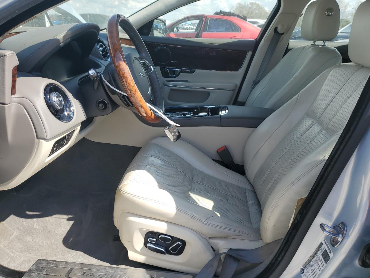 2014 Jaguar XJ - Image 7