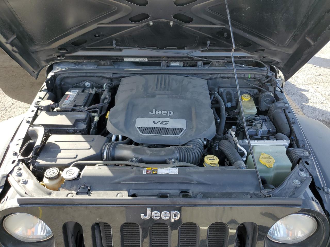 2014 Jeep Wrangler - Image 13