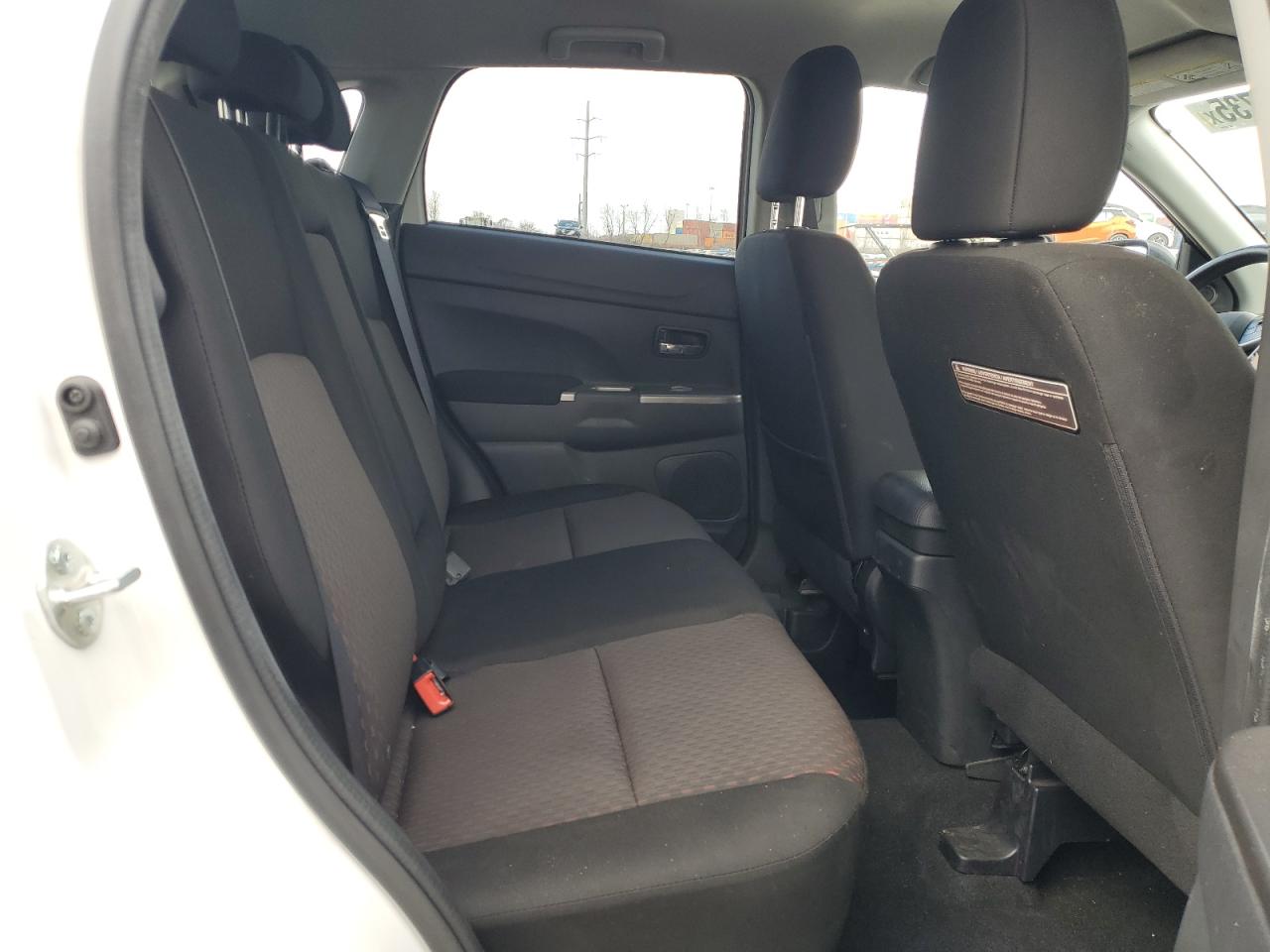 2018 Mitsubishi Outlander - Image 11