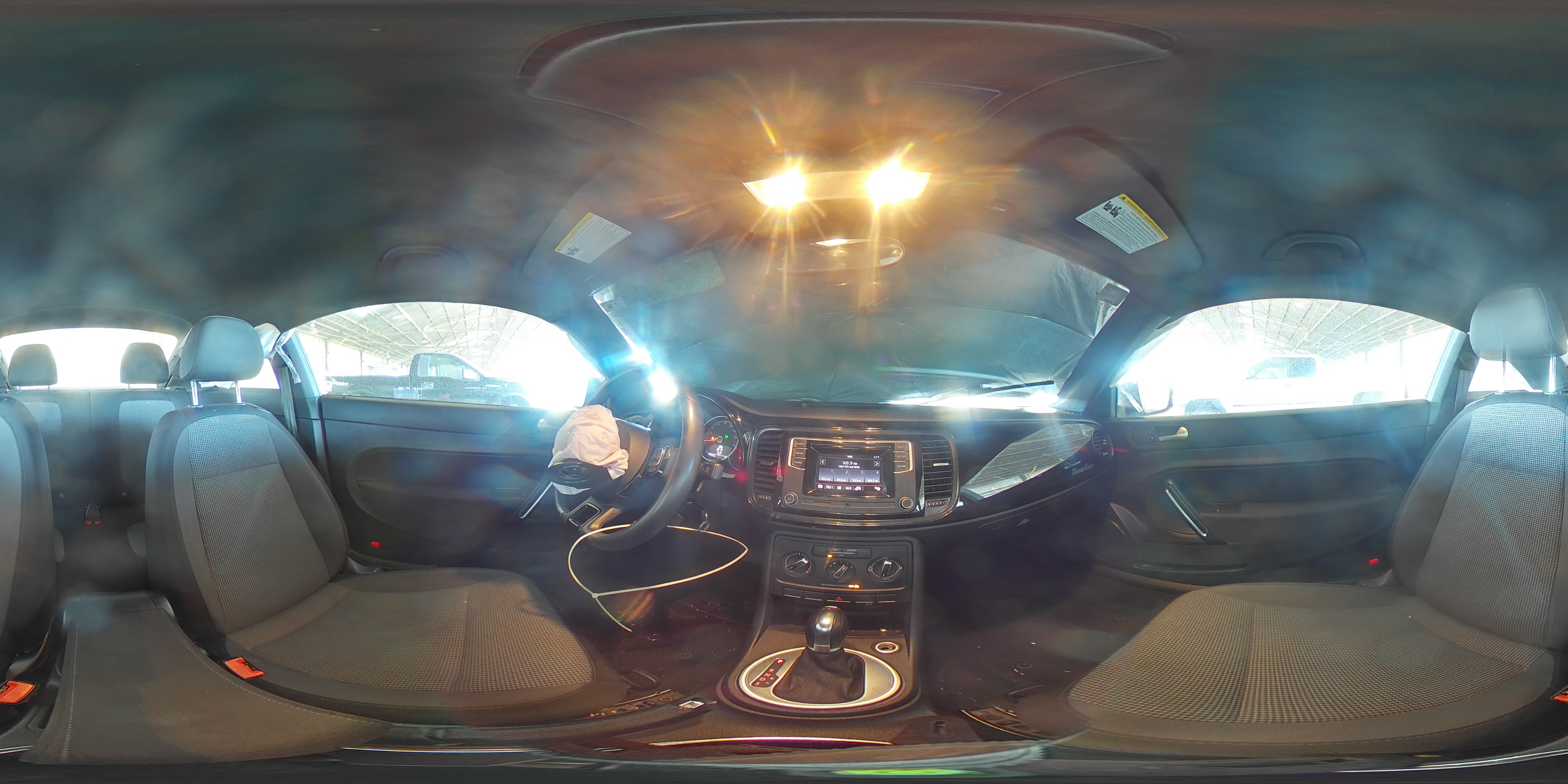 2019 Volkswagen Beetle - Image 13